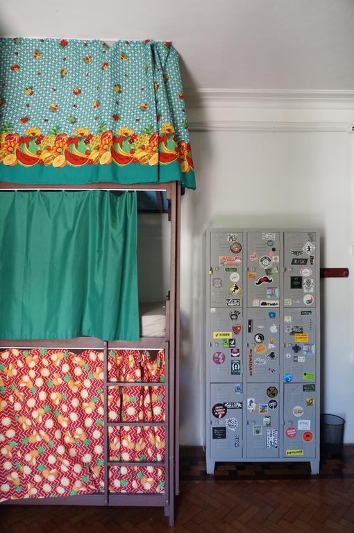 Cama de Solteiro em Dormitório com 6 Camas